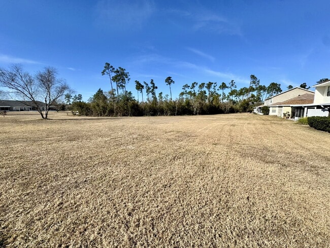 Building Photo - "Charming 2-Bed Oasis with 2 Full Baths in Prime Lynn Haven Location near Mosley High School"