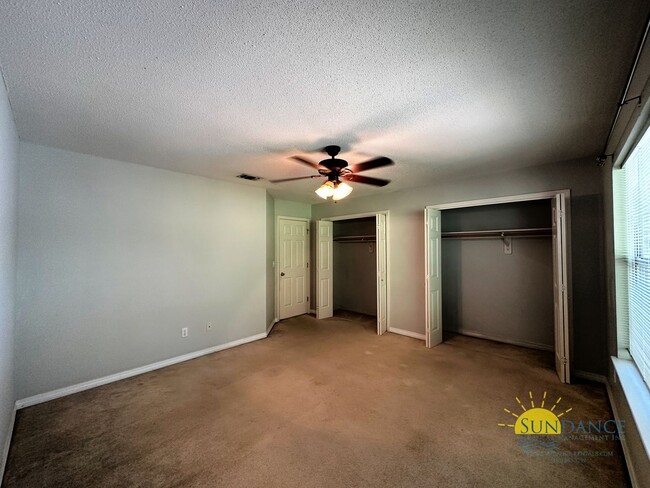 Building Photo - Lovely 3 Bedroom Townhouse in Fort Walton Beach Near both Bases