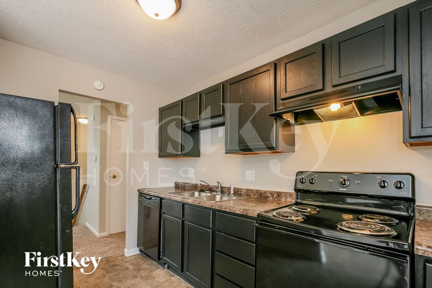 Building Photo - 9431 Pepperidge Dr