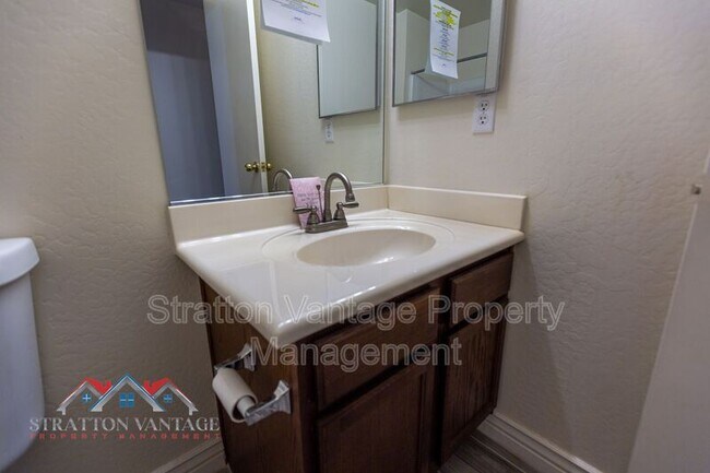 Building Photo - 2234 W Pima Ave