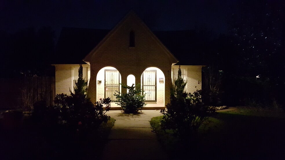 Building Photo - 5313 Parkland Ave