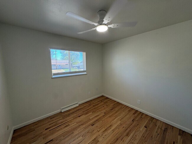 Building Photo - Newly Updated - Spacious 5 Bed 2 Bath Home