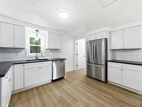 Building Photo - Cozy 3-BR Home w/ Fenced Yard & Pet-Friendly Perks in Flint Charter Township!