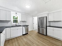 Building Photo - Cozy 3-BR Home w/ Fenced Yard & Pet-Friendly Perks in Flint Charter Township!
