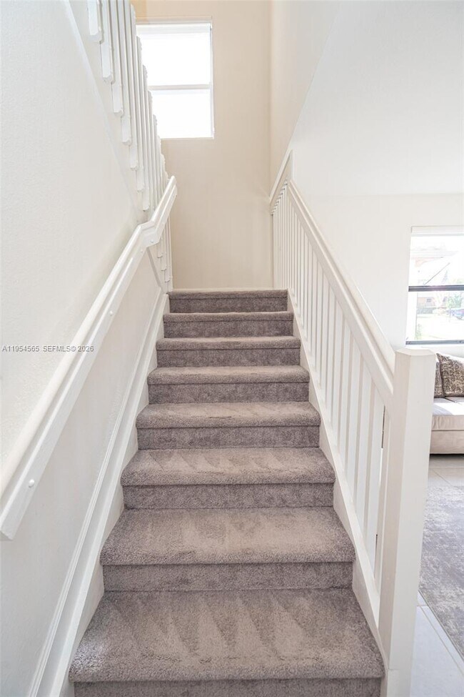 Building Photo - 139 NE 27th Terrace