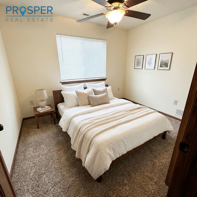 Building Photo - DA216X