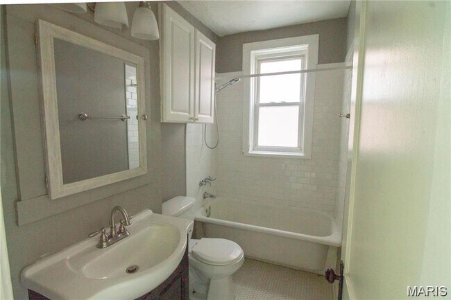 Building Photo - 3927 Tholozan Ave