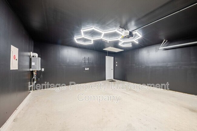 Building Photo - 140 Wood Moss Dr