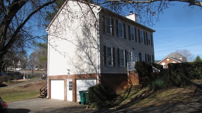 Building Photo - Well-kept 3 bedroom 2 1/2 bath home in the heart of Clemmons