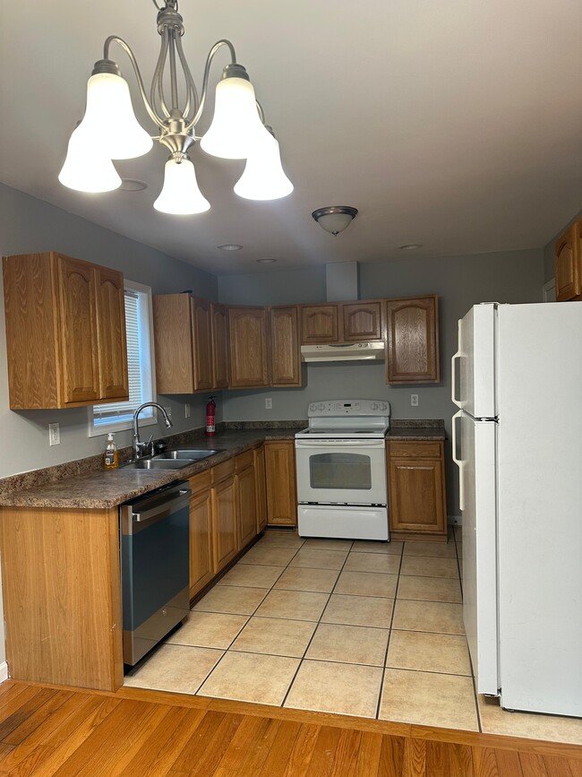 Building Photo - 319 Charles Ave