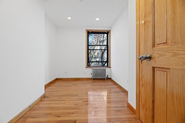 Building Photo - 168 Avenue B