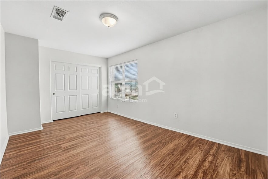Building Photo - 6133 S Wilson Dr