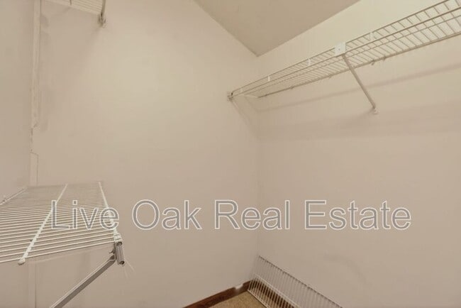 Building Photo - 304 Falling Ln