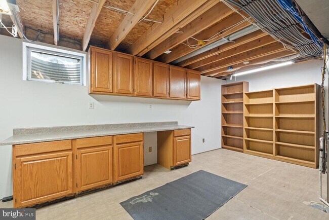 Building Photo - 4970 Manor House Ct