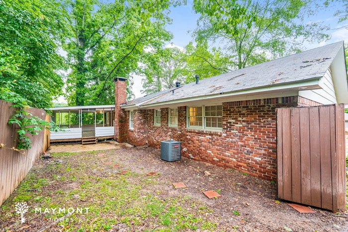 Building Photo - 900 Glenvalley Dr