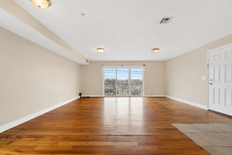 Building Photo - 270 S 20th St