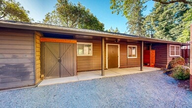 Building Photo - Cozy and Spacious 1 Bedroom 1 Bathroom Single Family Home! Landscaping and Garbage Included!