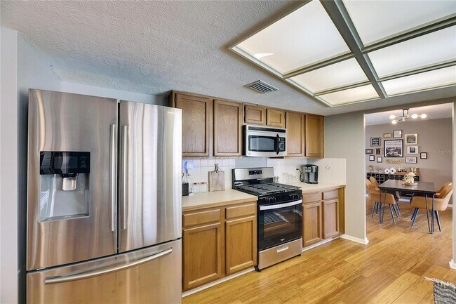 Building Photo - 811 Eagle Ln