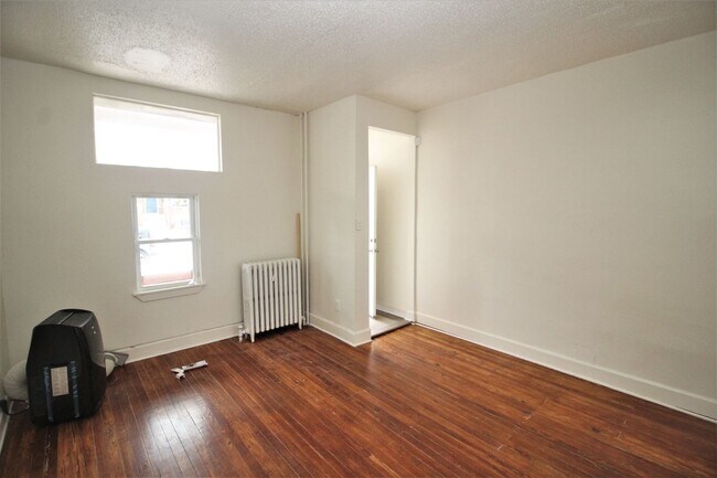 Building Photo - Nice EOG Coldstream Homestead Montebello 3bd/1ba w/ W/D! Available 6/15