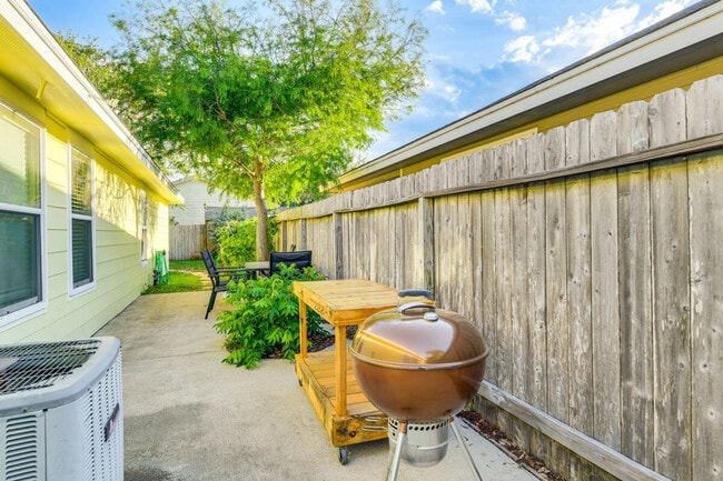 Building Photo - 1509 Oak Harbor Dr