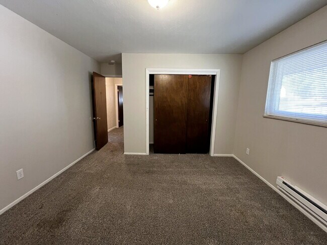 Building Photo - Charming West Side Upper-Level Duplex for ...