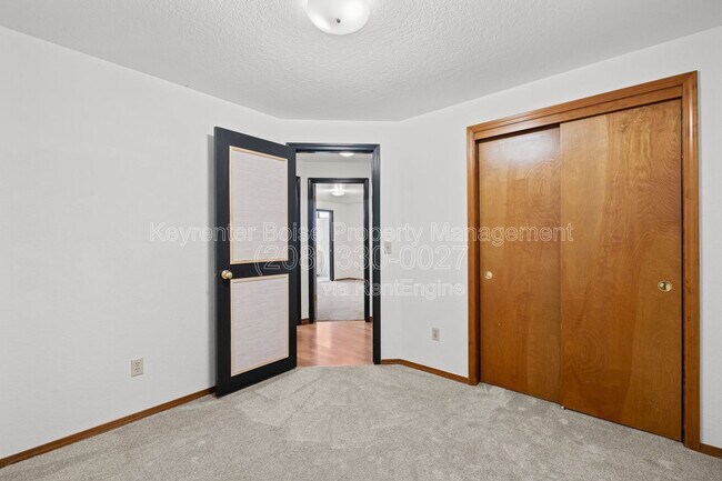 Building Photo - 2698 E Bergeson St