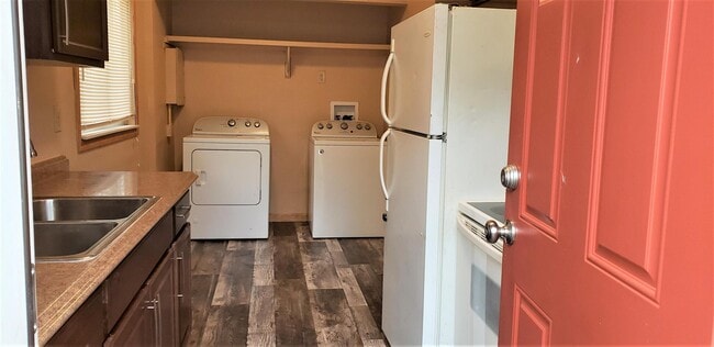 Building Photo - 640 Calder Ave
