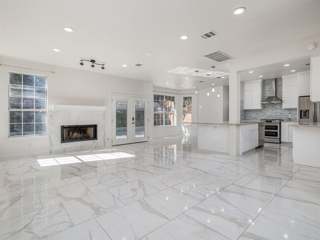 Building Photo - 7730 Lakewood Dr