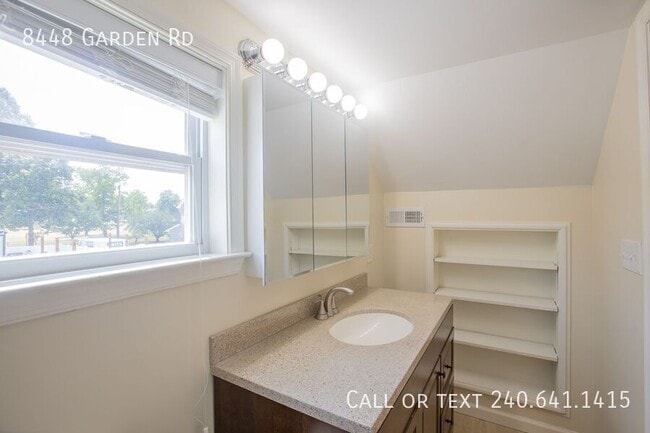 Building Photo - 8448 Garden Rd