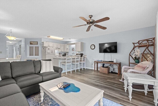 Building Photo - 1st Floor Seasonal Rental Available Octobe...