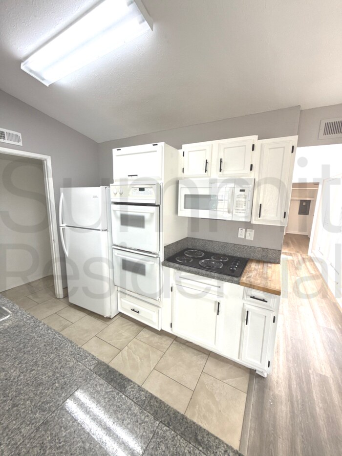 Building Photo - 6078 Dooley Dr