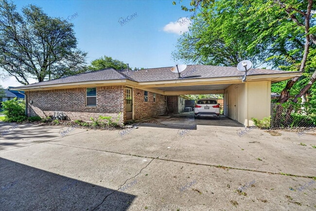 Building Photo - 206 N Graves St