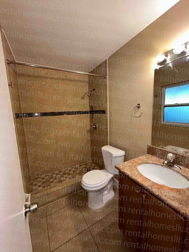 Building Photo - Remodeled Patio Home, Minutes Away From UCF, Technology Park, & the E/W Expressway