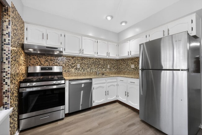 Building Photo - 122 Chelsea Cir