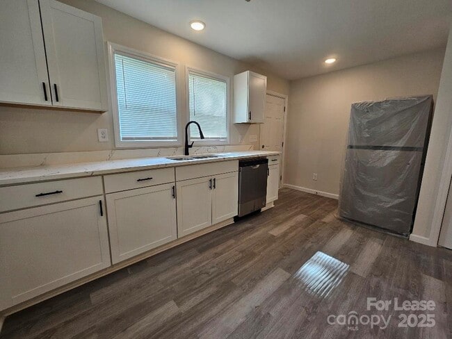 Building Photo - 2507 Moreland St