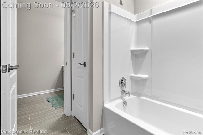 Building Photo - 4819 Glenora Dr