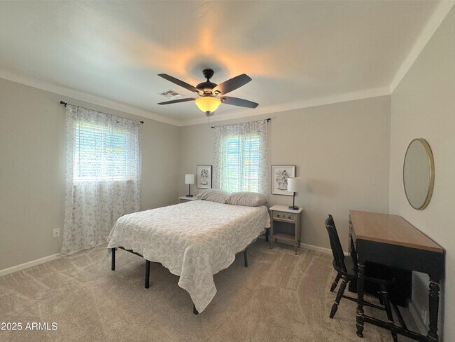 Building Photo - 6 N Fraser Dr E