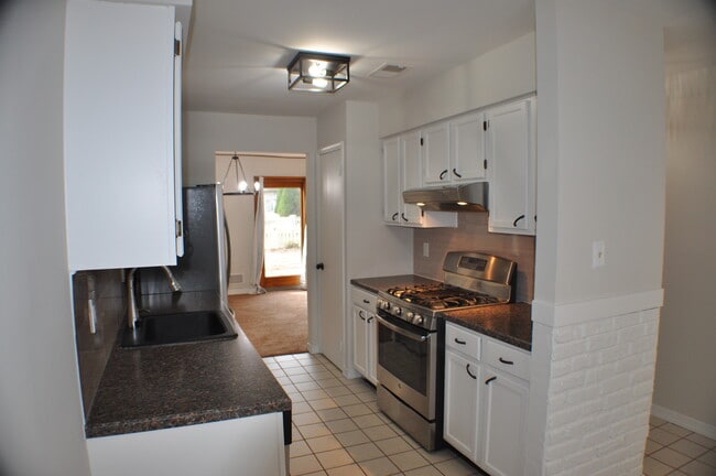 Building Photo - 57 Tynemouth Ct