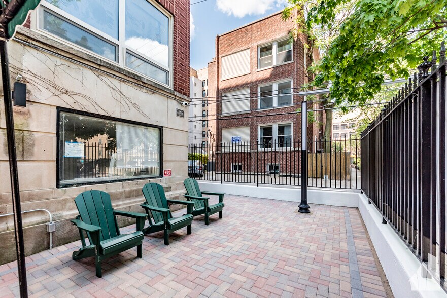 Building Photo - 1555 W Hollywood Ave