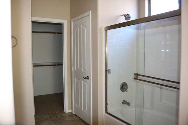 Building Photo - 14551 W Laurel Ln