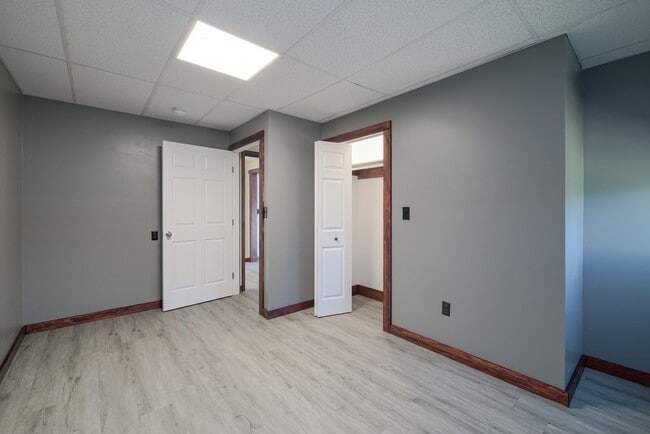 Building Photo - 20 Mutton Hill Rd