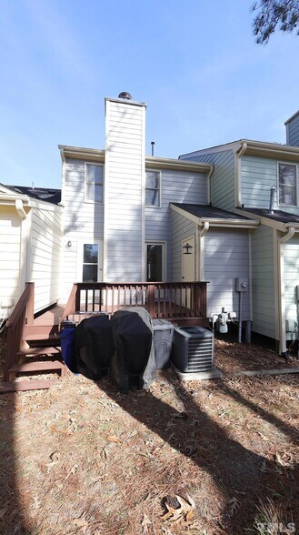 Back view - 5414 Sharpe Dr