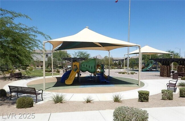 Building Photo - Lovely 2 Story Home!