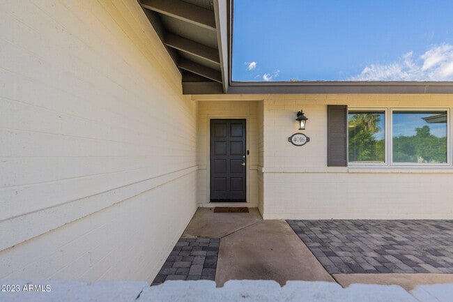 Building Photo - 4016 S Holbrook Ln