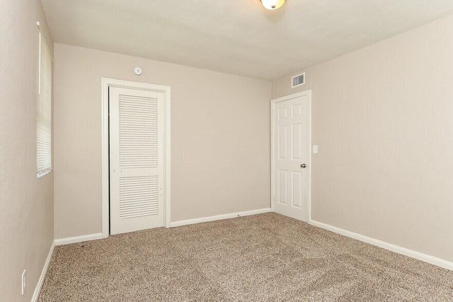 Building Photo - 5220 Seaspray Ave