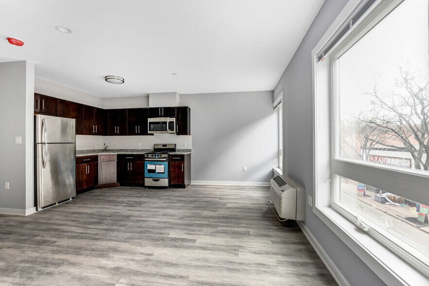 Building Photo - 40 E Cherry St