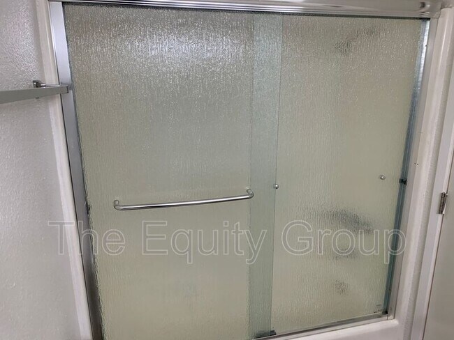 Building Photo - 3928 W Meadow Ave