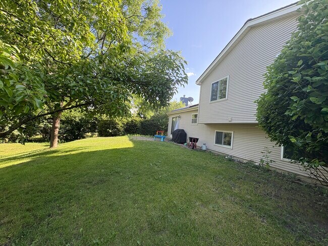 Building Photo - 313 Linden Dr