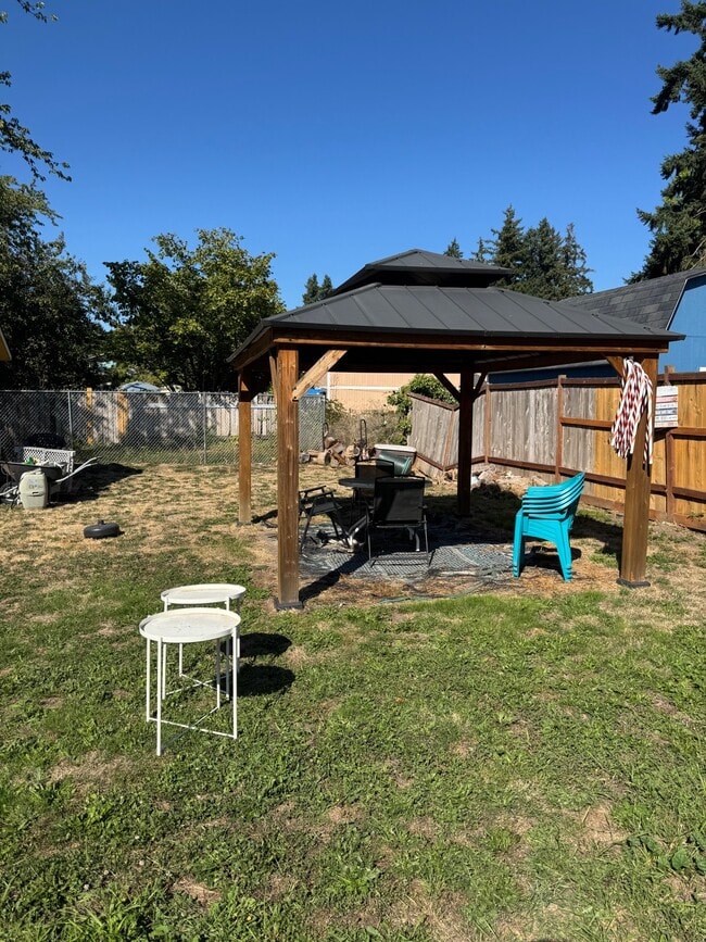 Building Photo - 207 Kansas St SW