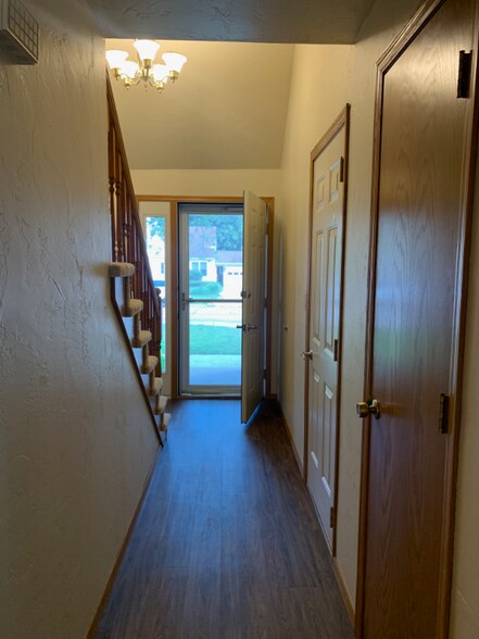 Building Photo - 2216 Woodrow Way